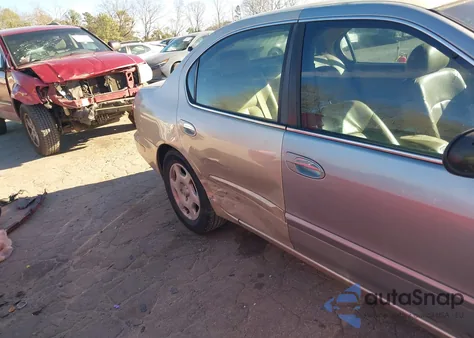 2000 Infiniti I30 Luxury/Touring z USA, uszkodzony, nr VIN JNKCA31A3YT104297